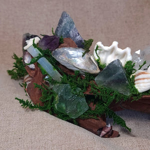 Ocean-inspired driftwood altar with Fluorite, Selenite, and Amethyst – The Quiet Current.