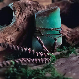 Top-down view of chrysoprase pendant showing macramé pattern and centred crystal – Moss & Raven jewellery